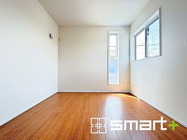 〜2面採光の明るいお部屋〜 ・洋室は2面採光とする事で穏やかな陽の入る明るい空間となっております。 ・くつろぎのプライベート時間を明るい空間で穏やかにお過ごしいただけます。