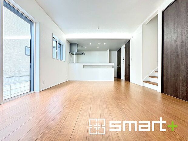 〜開放感のあるリビングイン階段〜 ・ご家族のお出掛けや帰宅がわかるリビングイン階段。開放的で広々とした空間を演出してくれます。 ・ご家族とのコミュニケーションも増えて、絆が深まる素敵なマイホームです。