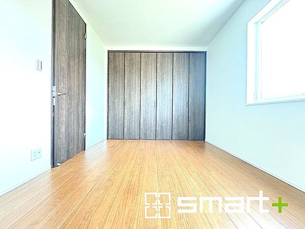 〜ウォークインクローゼットのあるお部屋〜 ・人気のウォークインクローゼットをご用意。季節物や趣味の道具などもスッキリと収納が可能です。 ・最近流行りの収納術などもぜひご活用くださいませ。 