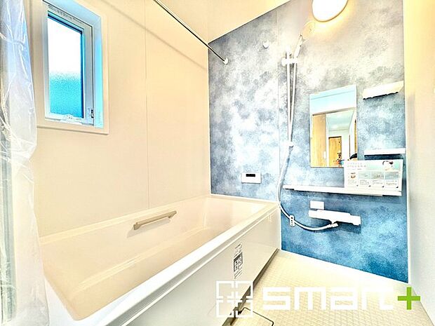 〜暖房乾燥機付きの浴室〜 ・ヒートショック対策にもなる浴室暖房を標準装備。冬場でも暖かくしてからご入浴が可能です。 ・もちろん乾燥機も付いておりますので、雨の日でも洗濯物を干せますよ。