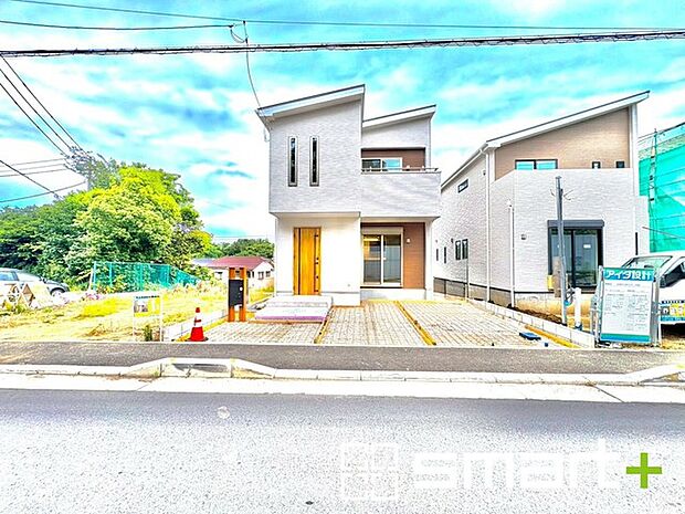 〜ゆとりあるカースペース2台分〜 ・セカンドカーや来客時にも困らないカースペース2台分。物置や駐輪スペースなどにも利用できますね。 ・カーポートなどのオプションもお気軽にご相談くださいませ。