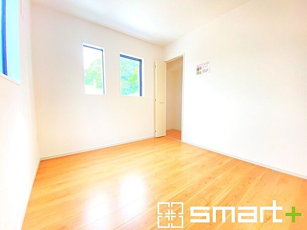 〜2面採光の明るいお部屋〜 ・洋室は2面採光とする事で穏やかな陽の入る明るい空間となっております。 ・くつろぎのプライベート時間を明るい空間で穏やかにお過ごしいただけます。