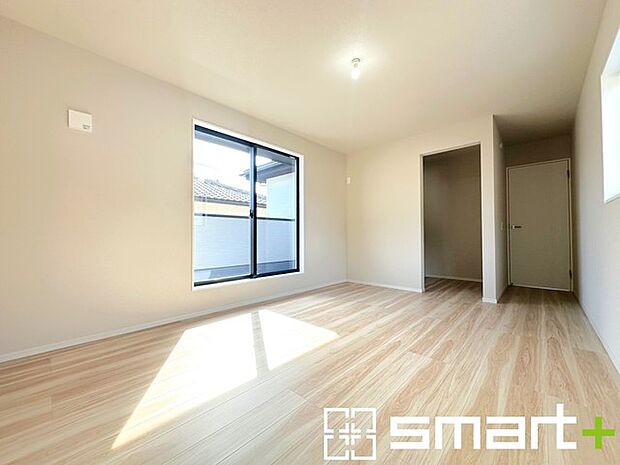 〜ウォークインクローゼットのあるお部屋〜 ・人気のウォークインクローゼットをご用意。季節物や趣味の道具などもスッキリと収納が可能です。 ・最近流行りの収納術などもぜひご活用くださいませ。 