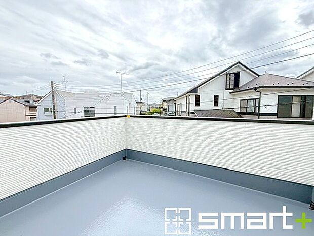 ~テラスバルコニーをご用意~ ・開放感溢れる憧れのテラスバルコニーは魅力の一つです。 ・ぜひ現地でその魅力・広さをご体感くださいませ。