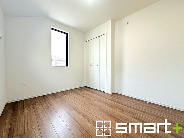 〜2面採光の明るいお部屋〜 ・洋室は2面採光とする事で穏やかな陽の入る明るい空間となっております。 ・くつろぎのプライベート時間を明るい空間で穏やかにお過ごしいただけます。