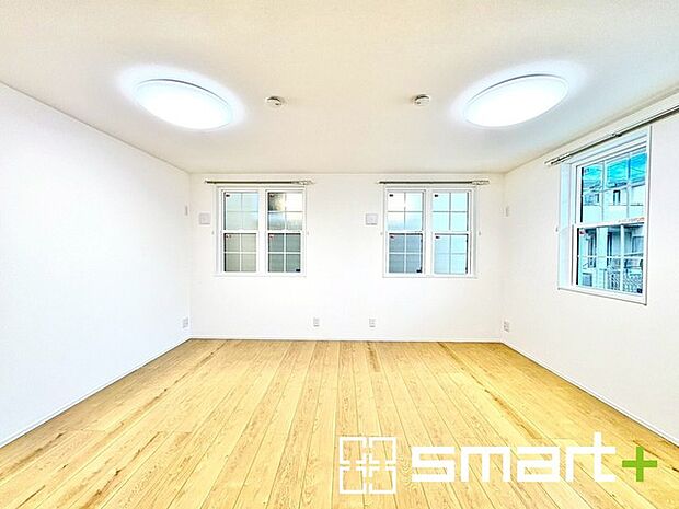 〜2面採光の明るいお部屋〜 ・洋室は2面採光とする事で穏やかな陽の入る明るい空間となっております。 ・くつろぎのプライベート時間を明るい空間で穏やかにお過ごしいただけます。