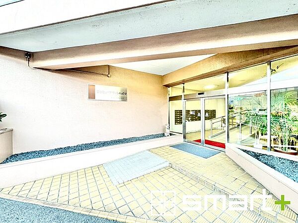 ～管理の行き届いたエントランス～ ・お住まいの「顔」でもあるエントランス。管理会社の方でしっかりと管理されております。 ・ぜひ現地でご体感くださいませ。