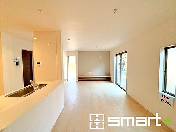 〜スタディカウンターをご用意〜 ・テレワークスペースとして、お子様の勉強スペースとして、家事スペースとして、など様々な使い方のできるスタディカウンターをご用意。 