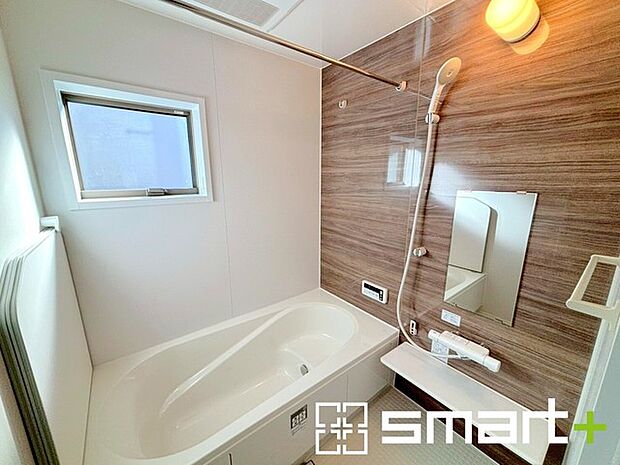 ~浴室乾燥機付きの浴室~ ・浴室には乾燥機が付いているので雨の日でも洗濯物を干すことが可能です。 ・水はけの良い床材など機能面も充実。マイクロバルなどオプションもご相談くださいませ。