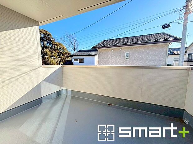 ~ワイドバルコニーを採用~ ・バルコニーはワイドタイプなので、洗濯物を沢山干す事が可能です。 ・テラス屋根などのオプションもお気軽にご相談くださいませ。