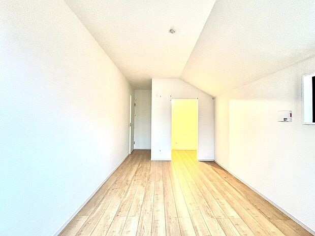 〜ウォークインクローゼットのあるお部屋〜 ・人気のウォークインクローゼットをご用意。季節物や趣味の道具などもスッキリと収納が可能です。 ・最近流行りの収納術などもぜひご活用くださいませ。 