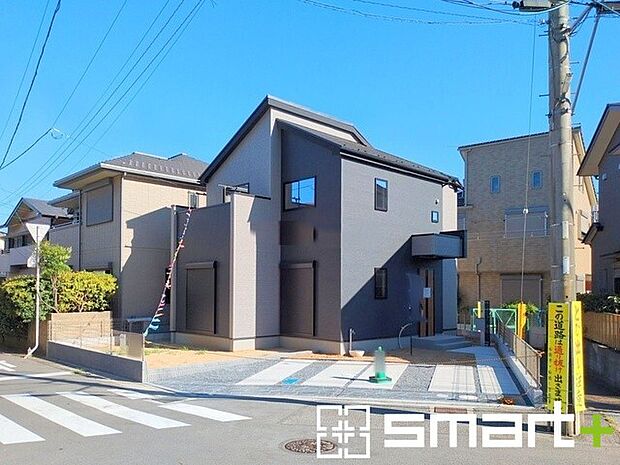 〜モダンな印象を与える外観〜 ・シックな色彩の2トーンカラーを採用する事でモダンでお洒落な印象の外観となっております。 ・毎日家に帰ってくることが誇らしくなる高級感のある仕様。 