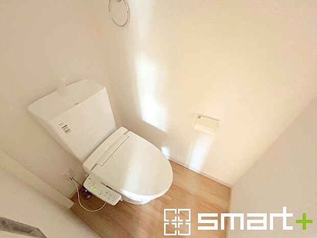 〜やはり便利なタンク式トイレ〜 ・最近はタンクレストイレもございますが、タンク式の場合は停電時もお水を流すことが可能。 ・故障時なども比較的費用が安くなるなど、メリットが多くなります。 