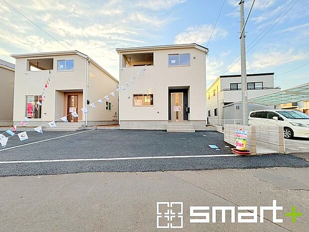 ~閑静な住宅街の立地~ ・周辺は閑静な住宅街となっておりますので、静かな暮らしをご実現いただけます。 ・前面道路の交通量も多くないので、小さなお子様がいるご家庭でもご安心ですね。