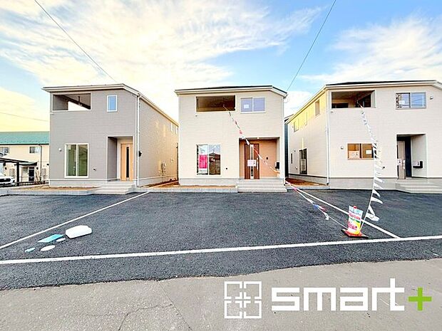 〜駐車場ももちろんございます〜 ・駐車場もありますので、お車をご利用される方にもお勧めのお住まいです。 ・カーポートなどのオプションもお気軽にご相談くださいませ。 