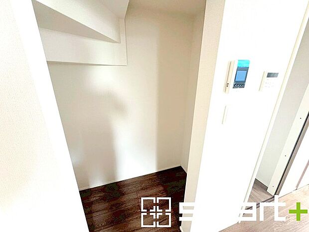 〜ちょっとした空間も有効活用〜 ・廊下も無駄にせずしっかりと収納をご用意。ちょっとしたスペースも無駄にしません。 ・掃除機など意外と置場に困る物もしっかりと収納可能です。 