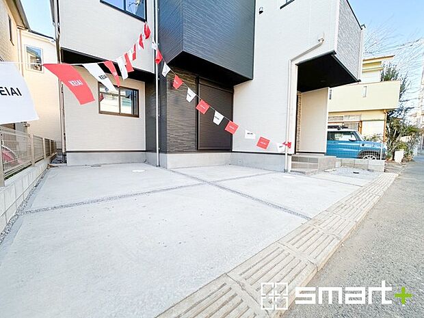 〜駐車場は2台分ご用意〜 ・駐車場は2台分ございますので、車通勤の方や複数台お持ちの方にもお勧めのお住まいです。 ・カーポートなどのオプションもお気軽にご相談くださいませ。 