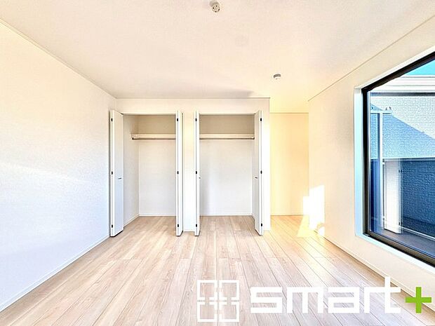 〜クローゼットのあるお部屋〜 ・人気のクローゼットをご用意。季節物や趣味の道具などもスッキリと収納が可能です。 ・最近流行りの収納術などもぜひご活用くださいませ。 