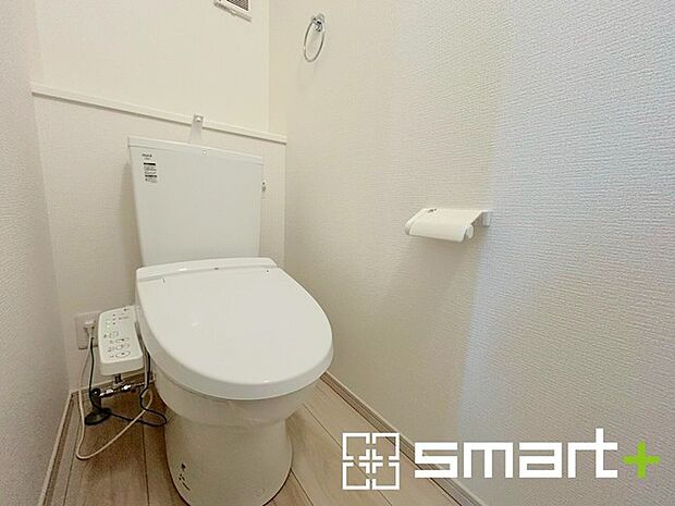 〜やはり便利なタンク式トイレ〜 ・最近はタンクレストイレもございますが、タンク式の場合は停電時もお水を流すことが可能。 ・故障時なども比較的費用が安くなるなど、メリットが多くなります。 