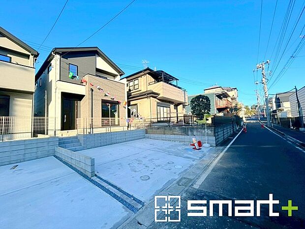 〜閑静な住宅街の立地〜 ・周辺は閑静な住宅街となっておりますので、静かな暮らしをご実現いただけます。 ・前面道路の交通量も多くないので、小さなお子様がいるご家庭でもご安心ですね。 