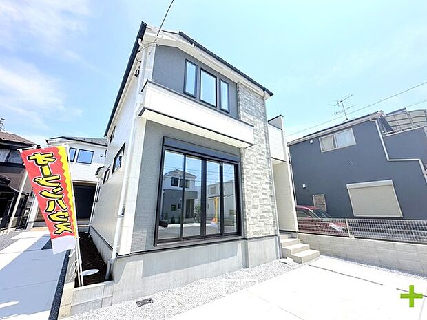 〜明るさを感じる外観〜 ・外壁は2トーンカラーを採用し、デザイン性に優れた見た目となっております。 ・帰宅した際にホッと感じるような飽きのこない外観。ぜひ現地でご確認くださいませ。 