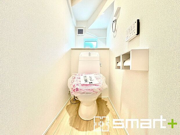 〜やはり便利なタンク式トイレ〜 ・最近はタンクレストイレもございますが、タンク式の場合は停電時もお水を流すことが可能。 ・故障時なども比較的費用が安くなるなど、メリットが多くなります。