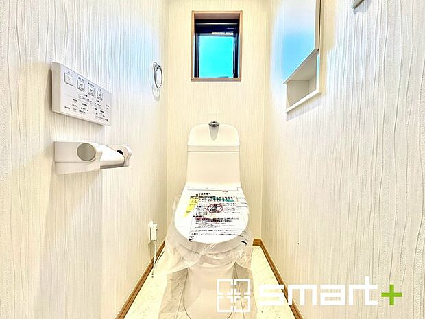 ~やはり便利なタンク式トイレ~ ・最近はタンクレストイレもございますが、タンク式の場合は停電時もお水を流すことが可能。 ・故障時なども比較的費用が安くなるなど、メリットが多くなります。