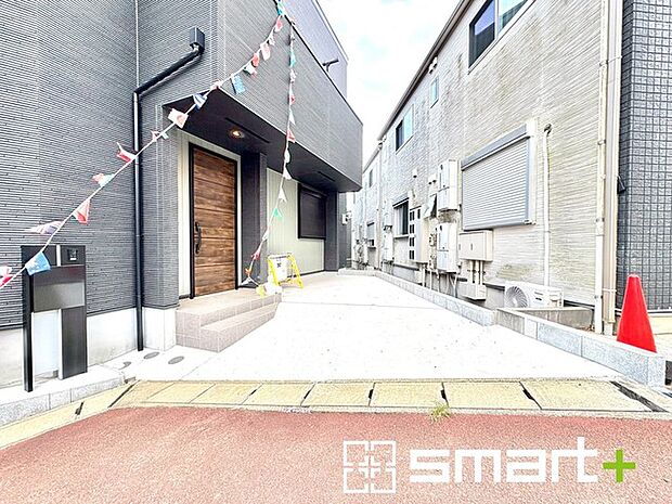 〜駐車場ももちろんございます〜 ・駐車場もありますので、お車をご利用される方にもお勧めのお住まいです。 ・カーポートなどのオプションもお気軽にご相談くださいませ。 