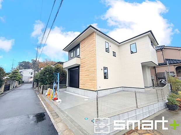 〜閑静な住宅街の立地〜 ・周辺は閑静な住宅街となっておりますので、静かな暮らしをご実現いただけます。 ・前面道路の交通量も多くないので、小さなお子様がいるご家庭でもご安心ですね。