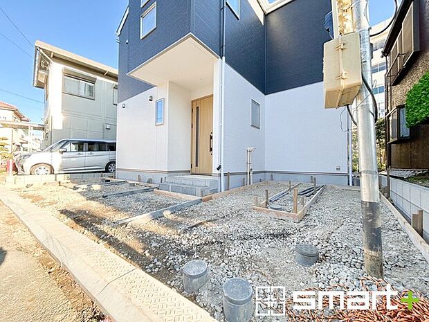 〜カースペース2台分〜 ・セカンドカーや来客時にも困らないカースペース2台分。物置や駐輪スペースなどにも利用できますね。 ・カーポートなどのオプションもお気軽にご相談くださいませ。 