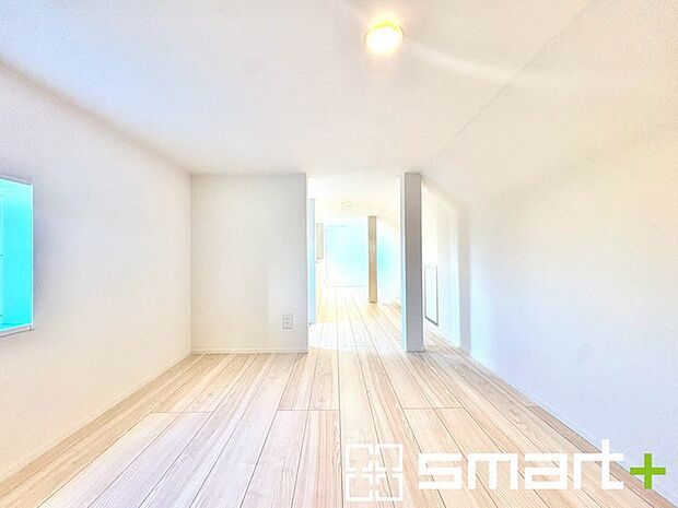 〜小屋裏収納のあるお住まい〜 ・本来デッドスペースとなる小屋裏も無駄にせず収納をご用意。 ・普段使わない物や、取っておきたい箱や段ボールなどの置場としてご活用いただけます。 