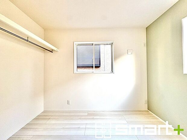 ~オプション施行もお任せください~ ・フローリングの変色など劣化を軽減し、水をこぼした場合などにも防いでくれるフロアコーテイングが人気となっております。 ・オプション施行もお任せください。