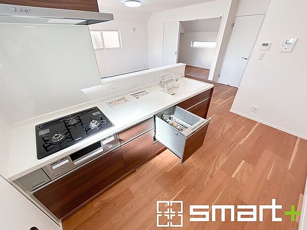 〜食器洗浄機を標準装備〜 ・キッチンにはビルトインタイプの食器洗浄機を標準装備。 ・家事にかける時間を削減でき、「自分時間」を増やすことができる嬉しいアイテムです。 