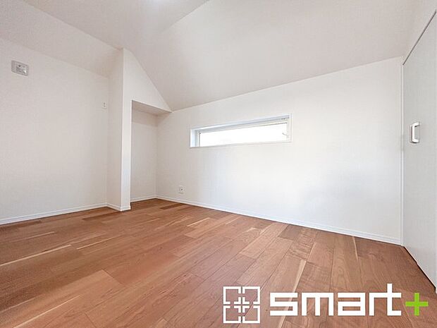 〜オプション施行もお任せください〜 ・フローリングの変色など劣化を軽減し、水をこぼした場合などにも防いでくれるフロアコーテイングが人気となっております。 ・オプション施行もお任せください。 