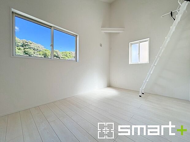 〜自然な風合いの洋室〜 ・ナチュラルな色彩で纏められた洋室は家具のコーディネートもしやすくなっております。 ・どんな家具にするか考えるだけでも楽しくなってきますね。 