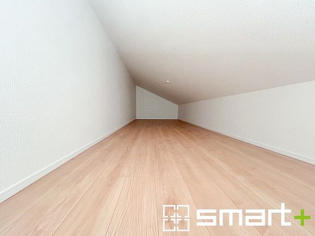 〜空間を生かしたロフト収納〜 ・お部屋の空間を生かして、6帖分のスペースのロフトを採用しました。   