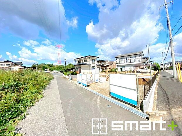 〜開放感ある角地のお住まい〜 ・2方向が空く事で開放感のある角地に位置しております。 ・窮屈な感じが無く、ゆったりと暮らせるこの魅力をぜひ現地でご体感くださいませ。  