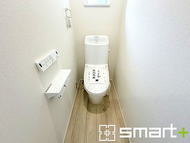 〜やはり便利なタンク式トイレ〜 ・最近はタンクレストイレもございますが、タンク式の場合は停電時もお水を流すことが可能。 ・故障時なども比較的費用が安くなるなど、メリットが多くなります。 