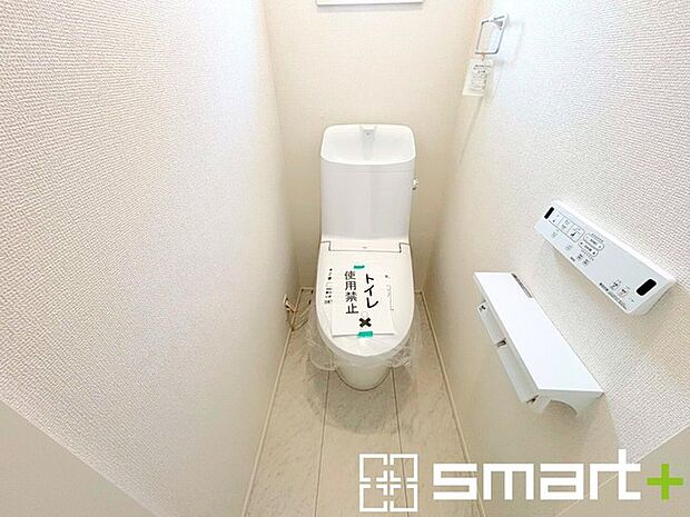 〜やはり便利なタンク式トイレ〜 ・最近はタンクレストイレもございますが、タンク式の場合は停電時もお水を流すことが可能。 ・故障時なども比較的費用が安くなるなど、メリットが多くなります。 