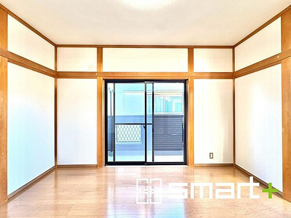 ～自然な風合いの洋室～ ・ナチュラルな色彩で纏められた洋室は家具のコーディネートもしやすくなっております。 ・どんな家具にするか考えるだけでも楽しくなってきますね。