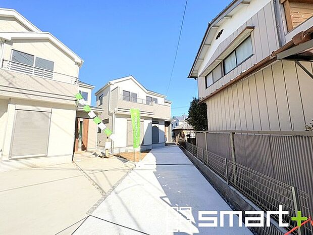 〜ゆとりあるカースペース〜 ・セカンドカーや来客時にも困らないカースペース2台分。物置や駐輪スペースなどにも利用できますね。 ・カーポートなどのオプションもお気軽にご相談くださいませ。