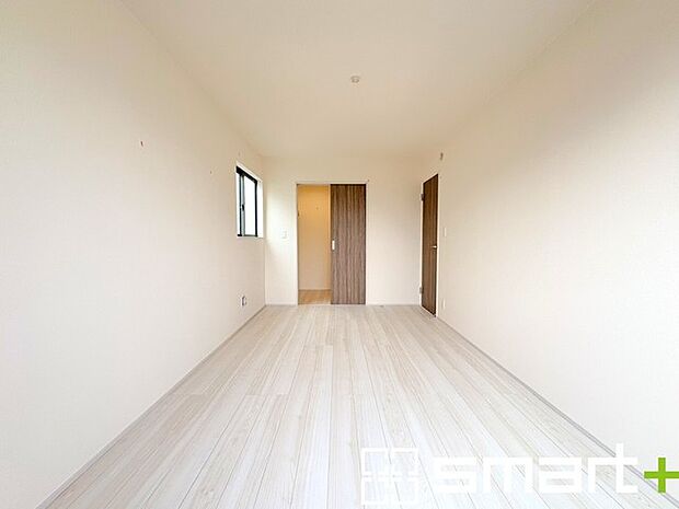 〜ウォークインクローゼットのあるお部屋〜 ・人気のウォークインクローゼットをご用意。季節物や趣味の道具などもスッキリと収納が可能です。 ・最近流行りの収納術などもぜひご活用くださいませ。 