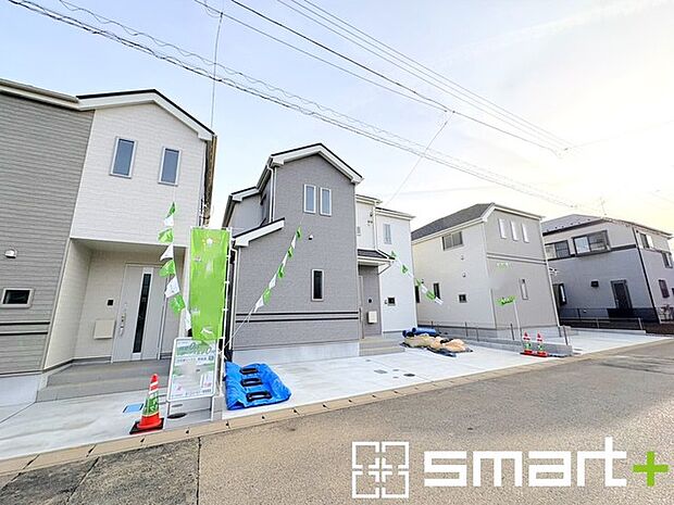 〜閑静な住宅街の立地〜 ・周辺は閑静な住宅街となっておりますので、静かな暮らしをご実現いただけます。 ・前面道路の交通量も多くないので、小さなお子様がいるご家庭でもご安心ですね。 