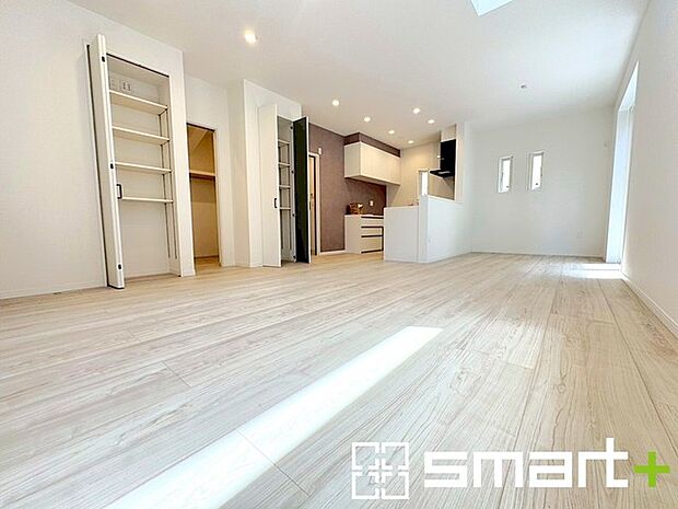 〜リビング収納のあるプラン〜 ・意外と少ないリビング収納をしっかりとご用意。 ・掃除機や買い溜めしたティッシュ、トイレットペーパーなど様々なものが収納可能です。 