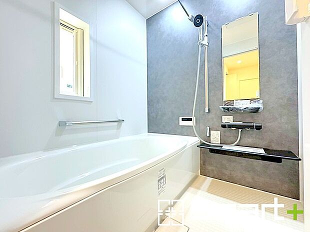 〜暖房乾燥機付きの浴室〜 ・ヒートショック対策にもなる浴室暖房を標準装備。冬場でも暖かくしてからご入浴が可能です。 ・もちろん乾燥機も付いておりますので、雨の日でも洗濯物を干せますよ。
