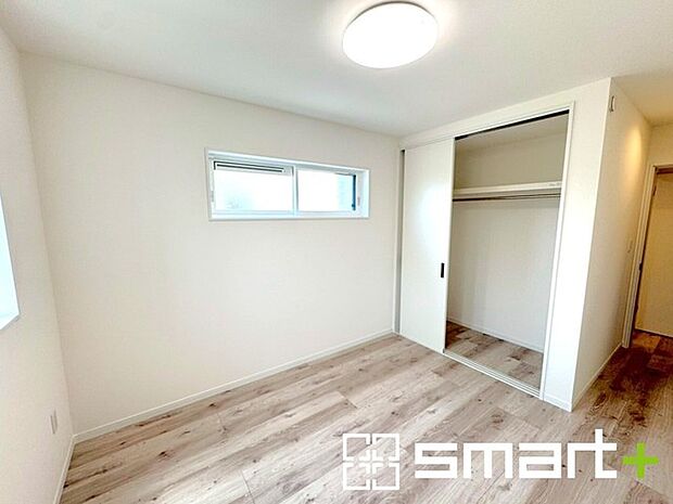 〜2面採光の明るいお部屋〜 ・洋室は2面採光とする事で穏やかな陽の入る明るい空間となっております。 ・くつろぎのプライベート時間を明るい空間で穏やかにお過ごしいただけます。