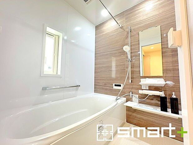 〜暖房乾燥機付きの浴室〜 ・ヒートショック対策にもなる浴室暖房を標準装備。冬場でも暖かくしてからご入浴が可能です。 ・もちろん乾燥機も付いておりますので、雨の日でも洗濯物を干せますよ。 