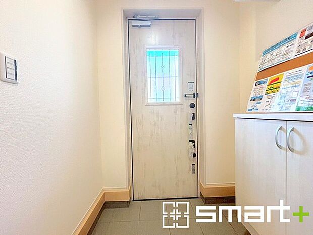 〜十分な容量のシューズボックス〜 ・備え付けのシューズボックスは充分な容量を確保。 ・より大型のものへのご変更などご希望の方もお気軽にご相談くださいませ。