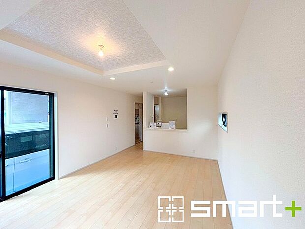 〜余裕の空間が広がるLDK〜 ・16帖あるLDKはご家族団らんのお時間を余裕の広さで演出してくれます。 ・ご内覧の際は家具の配置などもイメージしながらご覧くださいませ。