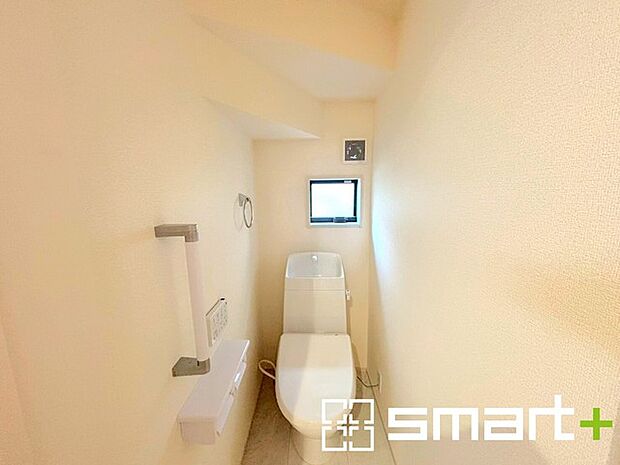 〜やはり便利なタンク式トイレ〜 ・最近はタンクレストイレもございますが、タンク式の場合は停電時もお水を流すことが可能。 ・故障時なども比較的費用が安くなるなど、メリットが多くなります。